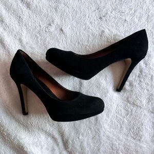 Black Velvet Banana Republic Heels with Rounded Toe size 6